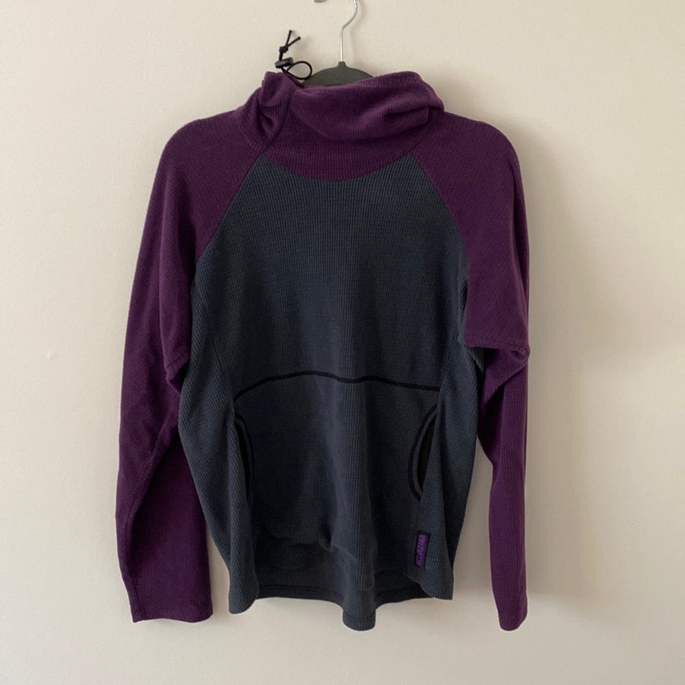 Mens Like New Melanzana hooded pullover.